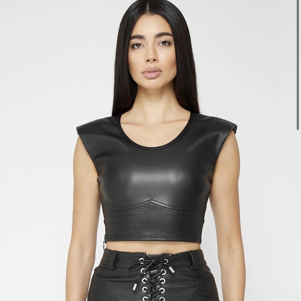 SHOULDER CROC EMBOSSED CROP TOP - BLACK